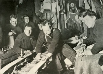 Příprava saní během zimy, 1908, 1909