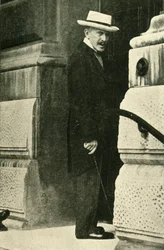 Princ Lichnowsky na ministerstvu zahraničí, Londýn, 1914, c1920.