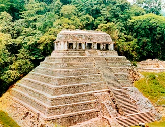 Pyramida a Temple-of-the-Inscriptions, Palenque, Mexiko, 7. století