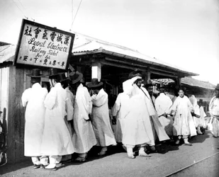 Fronta na jízdenky, Soul, Korea, 1900