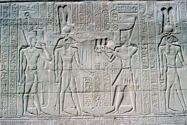 Reliéf faraona před Chnumem, Chnumův chrám, Ptolemaiovské a římské období