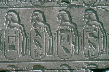 Reliéfy zobrazující kartuše jmen zajatých měst Blízkého východu, Amunův chrám, Karnak, Egypt