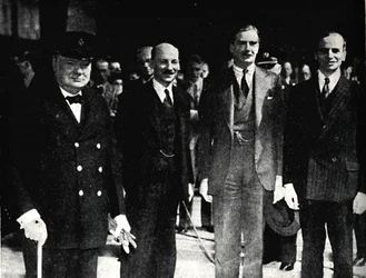 Návrat do Londýna z Ameriky, 27. června 1942, 1945.
