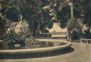 Roma – park Pincio. Fontána Mojžíšova, zachráněná z vod Brazza, 1910