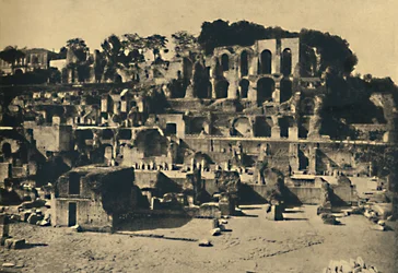Roma - Ruiny domu Caligula tyčící se nad Domem Vestálek, 1910