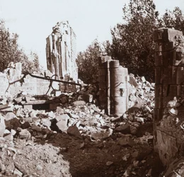Zřícenina zámku, Pinon, severní Francie, c1914-c1918