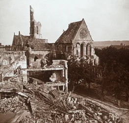 Zničený kostel, Vauxaillon, severní Francie, c1914-c1918