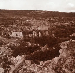 Ruiny, Anizy-le-Château, severní Francie, c1914-c1918