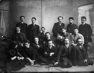 Ruský spisovatel a básník Andrej Bely se symbolistickými autory, 1907