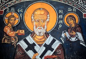 Svatý Mikuláš obklopuje Krista a Marii Byzantská freska ze 14. století (1332) Nathex, jižní stěna kostel Panny Marie Phorbiotissa, Asinou místo UNESCO Troodos region, Kypr