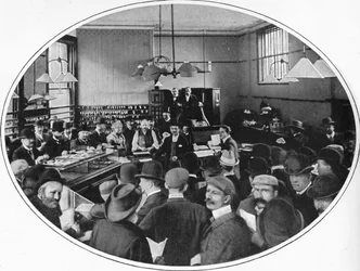 Prodej nevykoupeného zboží v aukčních síních Debenham, Storr and Sons, Londýn, c1903 1903