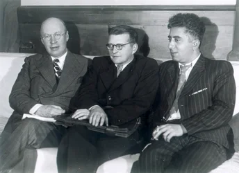 Sergej Prokofjev, Dmitrij Šostakovič a Aram Chačaturjan, ruští skladatelé, 1945