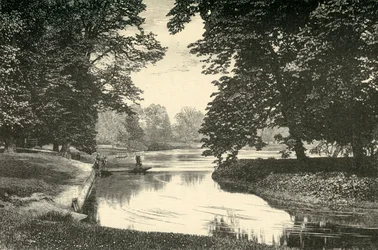 Sixth Form Bench a Fellows Eyot, 1911.