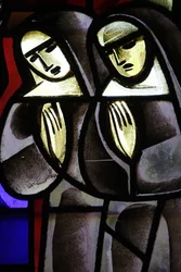 Vitráže v kostele Notre-Dame-de-la-Trinite Nuns, Blois, Francie