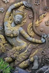 Socha bohyně Phra Mae Thorani, bohyně Země a ochránkyně Buddhy. Wat Inpeng. Vientiane. Laos, 20151029, Vientiane, Laos