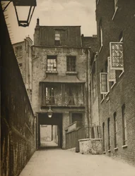 Strand Lane a vchod do římských lázní, c1935.