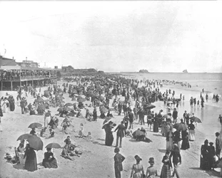 Pláž v Atlantic City, New Jersey, USA, c1900.