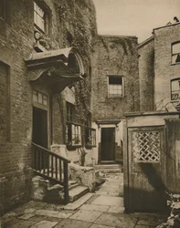 The Bridge House v George Row, Bermondsey, c1935.