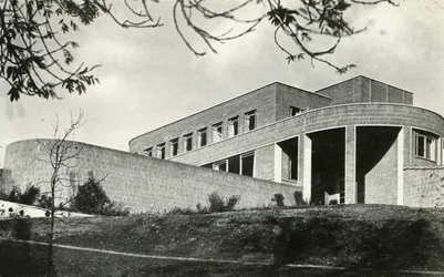 The Contemporary Idiom Brick House v Hampstead, Londýn, 1941.