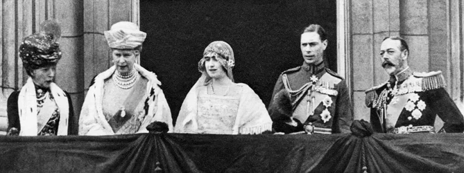 Vévoda a vévodkyně z Yorku v Buckinghamském paláci po svatbě, duben 1923
