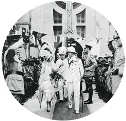 Vévoda a vévodkyně z Yorku na návštěvě hrobky admirála Benbowa, Kingston, Jamajka, 1927, 1937