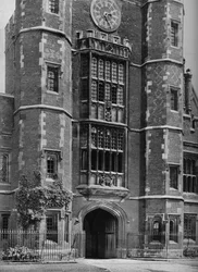 Vchod do klášterů pod Luptons Tower, 1926