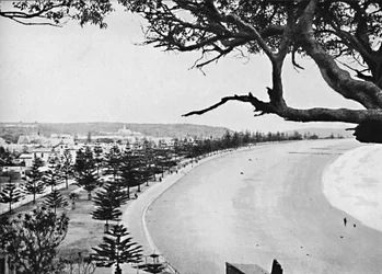 Esplanade, Manly Beach, c1900.