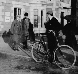 Ruský velkovévoda Michael opouští Ballater Station, 1900.