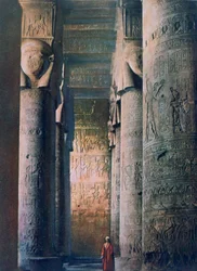 Velký sál, chrám Hathor, Dendera, Egypt, 20. století