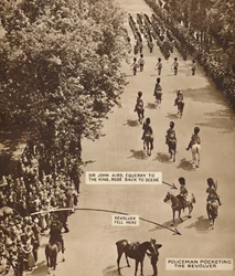 Král jel dál, 1937