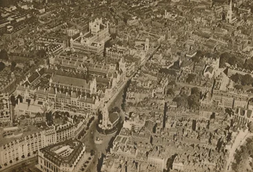 Doupě zákona, jak ho vidělo jen málo Londýňanů: Chrám a soudy, c1935.