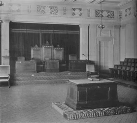 Lóžová místnost s dekorativním vlysem, zednářský chrám, Birmingham, Alabama, 1924