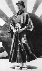Princ z Walesu v japonském kostýmu, Japonsko, 1922
