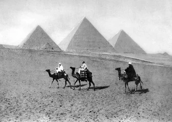 Pyramidy v Gíze, Káhira, Egypt, c1920