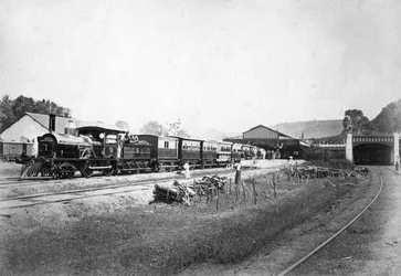 Královský vlak opouštějící stanici Kandy, Srí Lanka, c1910