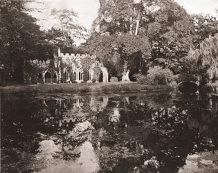 Ruiny ve Frogmore, Berkshire, 1894.