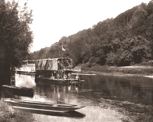 Temže pod Cliveden Wood, Berkshire, 1894.