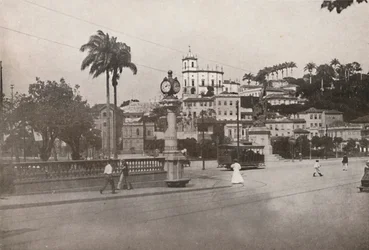 Tramvaj projíždějící kolem Praca da Gloria, 1914