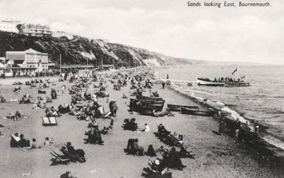 Pláž v Bournemouth, Dorset, 20. léta 20. století