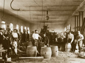 Výroba dřevěných pivních sudů v Plzni, 80. léta 19. století