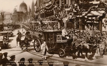 Stříbrné jubileum jejich Veličenstva 1910-1935. The Speakers Coach v Royal Procession