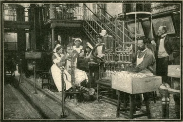 Toto je interiér jedné z carských lihovarů., 1901.