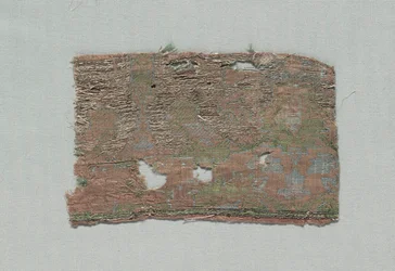 Tři fragmenty italského gotického hedvábí, 1350-1399.