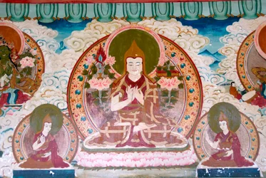 tibetský buddhismus; nástěnná malba; lama Tsongkharpa; škola gelug; žluté čepice; rozjímání; různé polohy rukou; mudry; Yongning; Chrám Zhamei; oblast jezera Lugu Hu; provincie Yunnan; Čínská lidová republika; Asie