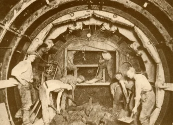 Ražba tunelu pomocí Greathead Boring Shield, c1930.