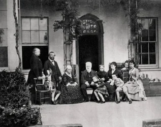 Victor Hugo, francouzský romanopisec, v exilu na Guernsey, 1866