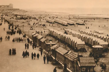 Pohled na Esplanade směrem k Palace Hotel and Cabins, c1928