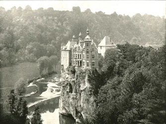 Zámek Walzin, Dinant, Belgie, 1895.