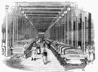 Tkalcovna vybavená řadami elektrických tkalcovských stavů poháněných pásem a hřídelí, c1840