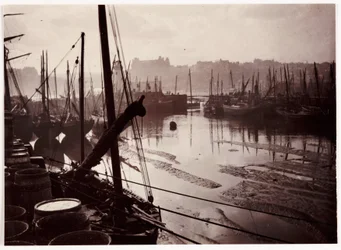 Whitby Harbour při odlivu, c 1905
